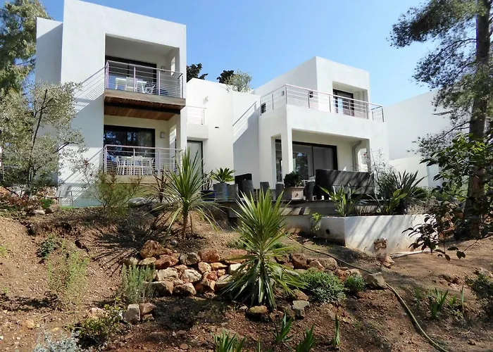 Villa Lucienne Bandol, T2, 4 Etoiles Avec Garage, Calanques