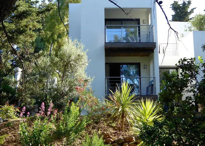 Villa Lucienne Bandol , T2 4 Etoiles Avec Garage, Dans Les Calanques