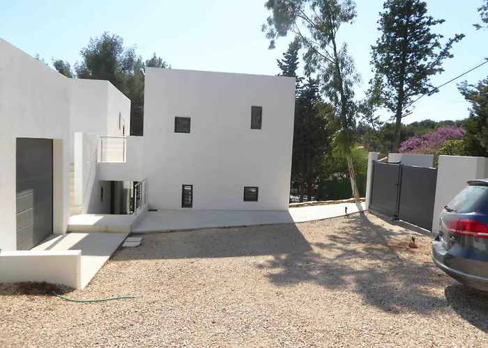 Villa Lucienne Bandol , T2 4 Etoiles Avec Garage, Dans Les Calanques